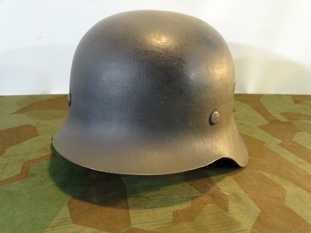 Stahlhelm M 42, Luftwaffe, blaugrau, mit original Innenleben und Riemen. Stahlhelm M 42, Luftwaffe, blaugrau, mit original Innenleben und Riemen.