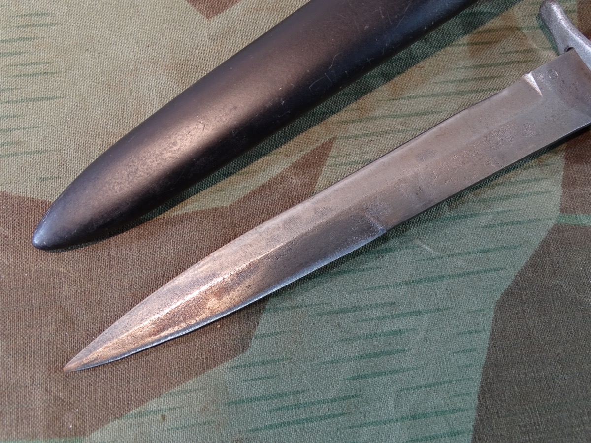 Kampfmesser / Stiefelmesser / Grabendolch der Luftwaffe mit LW Abnahme. Kampfmesser / Stiefelmesser / Grabendolch der Luftwaffe mit LW Abnahme.