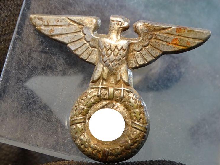 Kleiner Mützenadler für Parteiorganisationen RZM M 1/45 , ( SA, NSDAP,  etc. ), versilbert