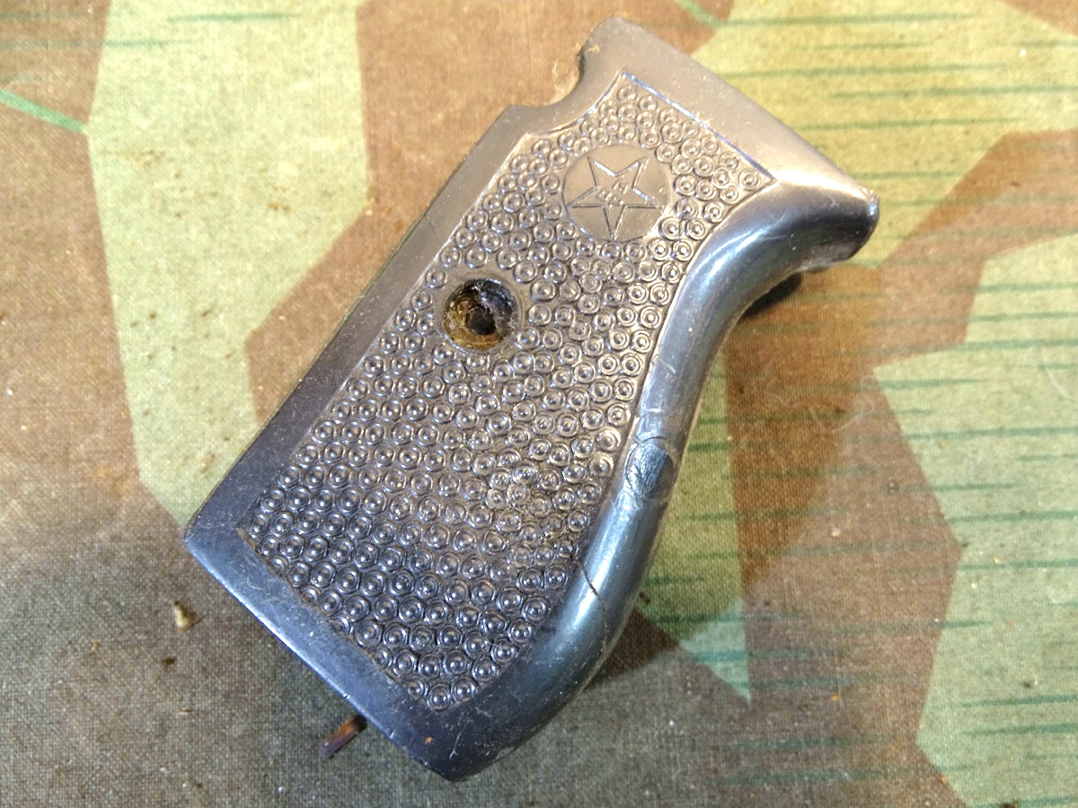 Einteilige Griffschale für Pistole CZ 27 , CALIBER: 7.65MM