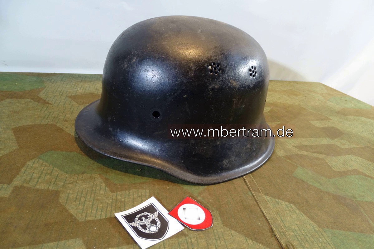 Schwarze Feuerwehr Stahlhelmglocke mit Kopie Wappen