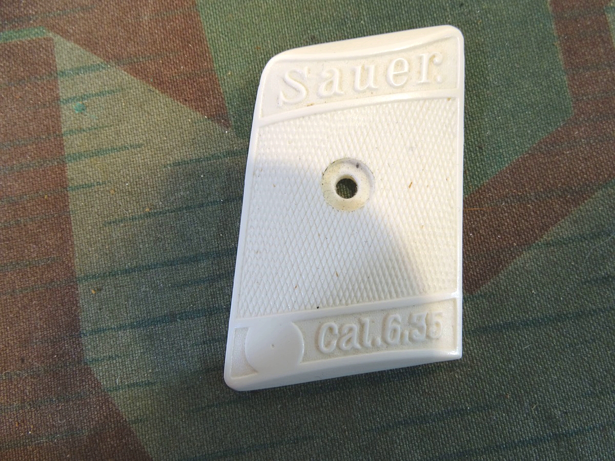 Weiße Kunststoff Einzelgriffschale für Pistole Sauer cal. 6,35