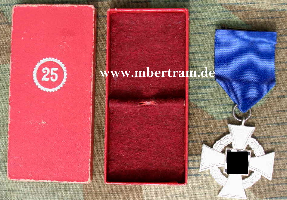 TREUDIENST- EHRENZEICHEN SILBER, mit Etui