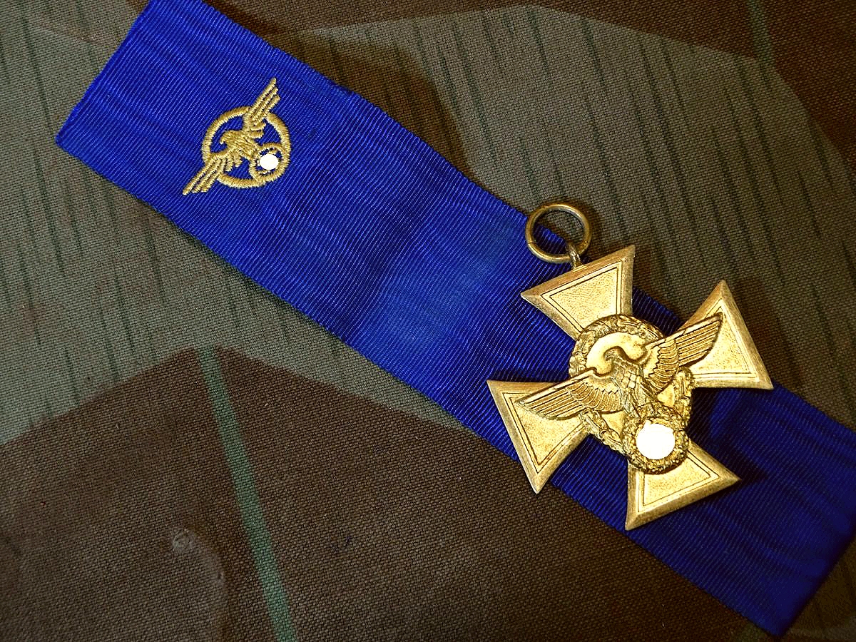 Polizei- Dienstauszeichnung 1. Stufe, gold, für 25 Jahre, Hst. 16, Band mit gesticktem Polizei Adler