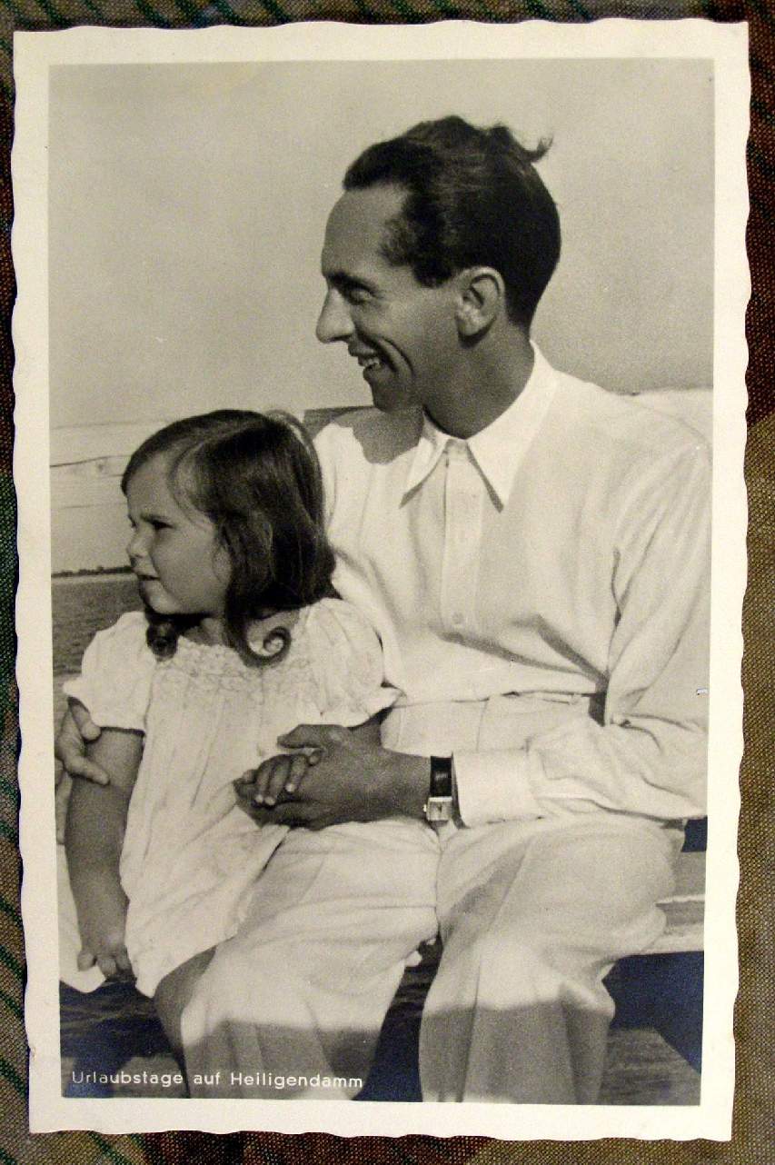 Reichsminister Göbbels u.Tochter in Heiligendamm