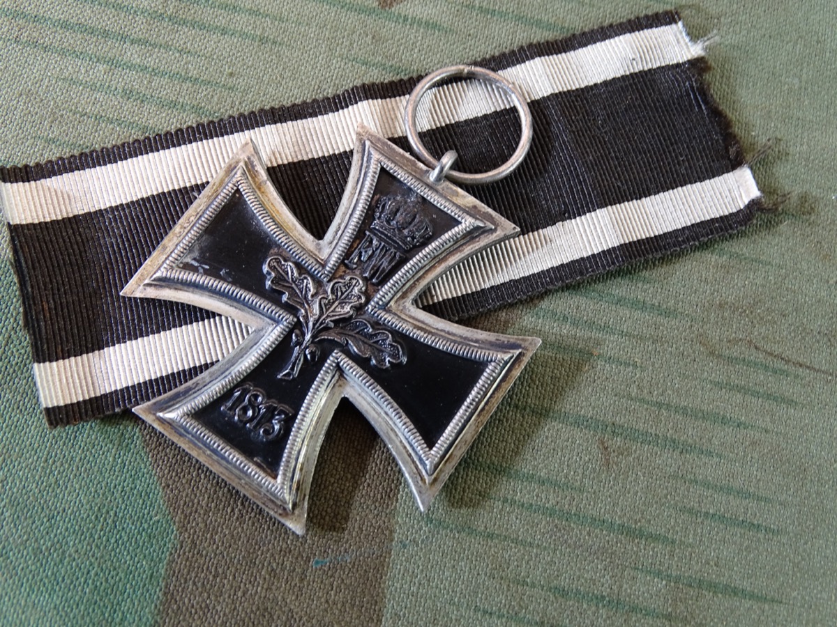 Eisernes Kreuz 2. Klasse 1914, Eisenkern größtenteils geschwärzt, Ring mit Hersteller Marke B
