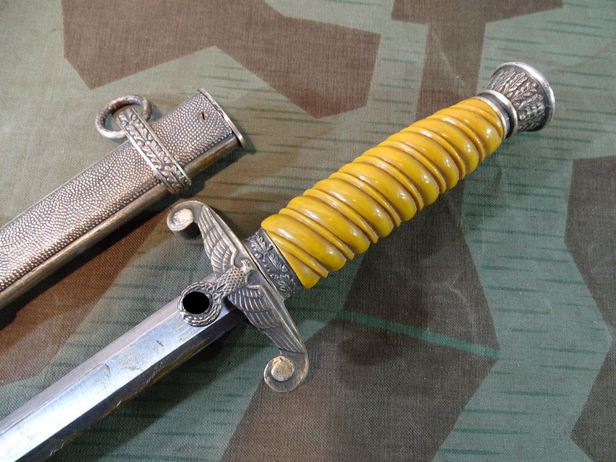Replik: Wehrmacht Heeres Offiziersdolch, Höller Solingen, alte 70er Jahre Kopie. 
