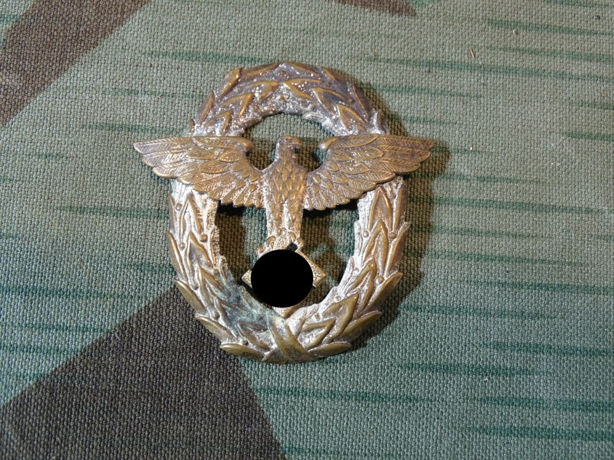 Polizei Schirmmützenadler für Mannschaften , ältere Form, Buntmetall versilbert