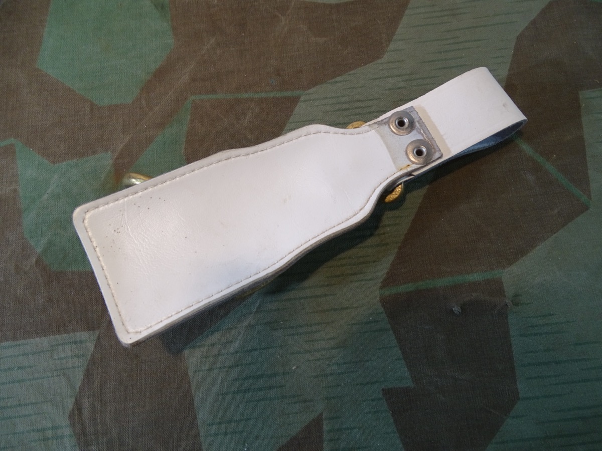 Trommel Tragehaken Modell 1918-1945, Messingfarben, H 12 cm, Adler ohne Krone, weiße Lasche. 
