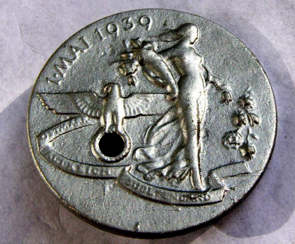 1.MAI 1939 TAG DER ARBEIT METALLABZEICHEN