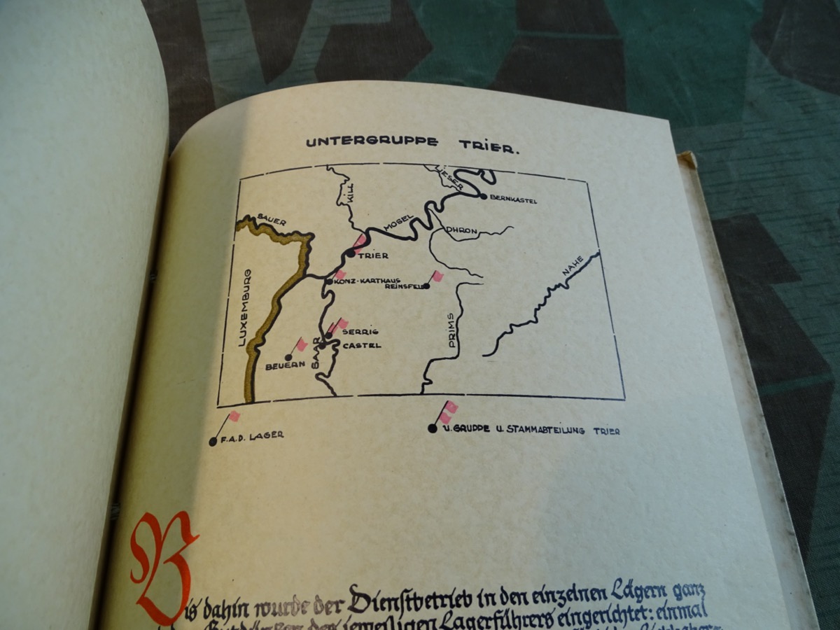 Gau Chronik über die Anfänge des Arbeitsgaues XXIV Mittelrhein. Seltenes und aufwendig gestalltetes Buch-