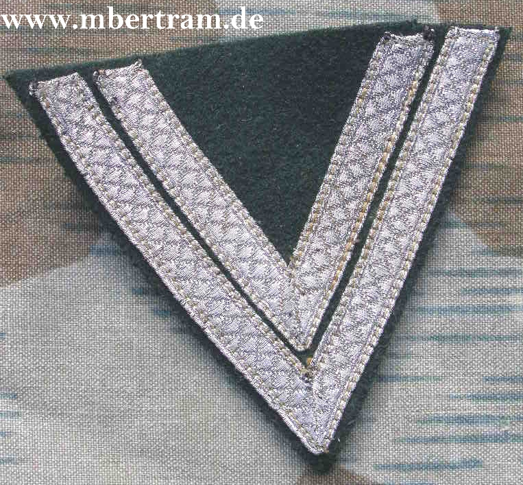 Ärmelwinkel Wehrmacht Obergefreiter, auf dunkelgrün