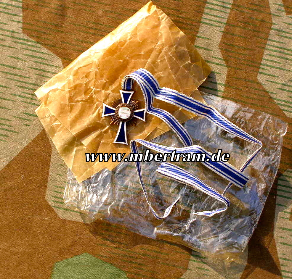 MUTTERKREUZ DRITTE STUFE IN BRONZE, BAND, TÜTE