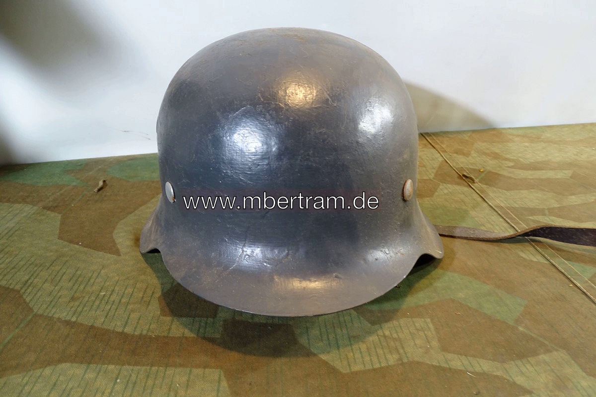 Kriegsmarine Stahlhhelm M 40, original Innenleben u. Riemen. Farbe u.Wappen neu