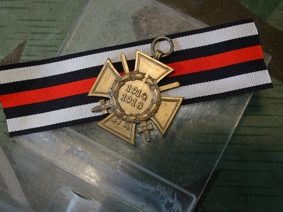 Ehrenkreuz für Frontkämpfer 1914/ 1918 mit Schwertern. 50 R.V. Pforzheim