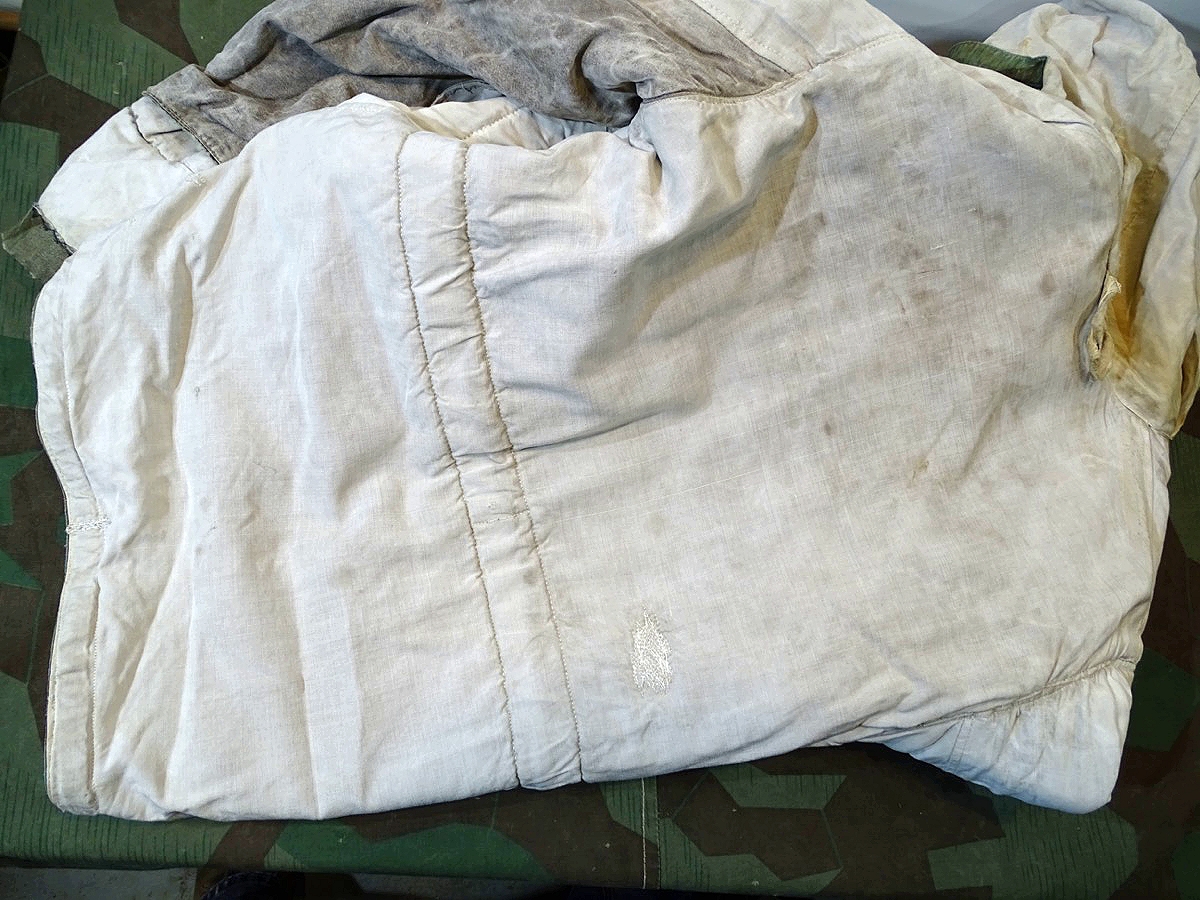 20950-24 Wehrmacht wendbare Wintertarnjacke, Splittertarn auf weiß, getragenes, ungereinigtes Stück
