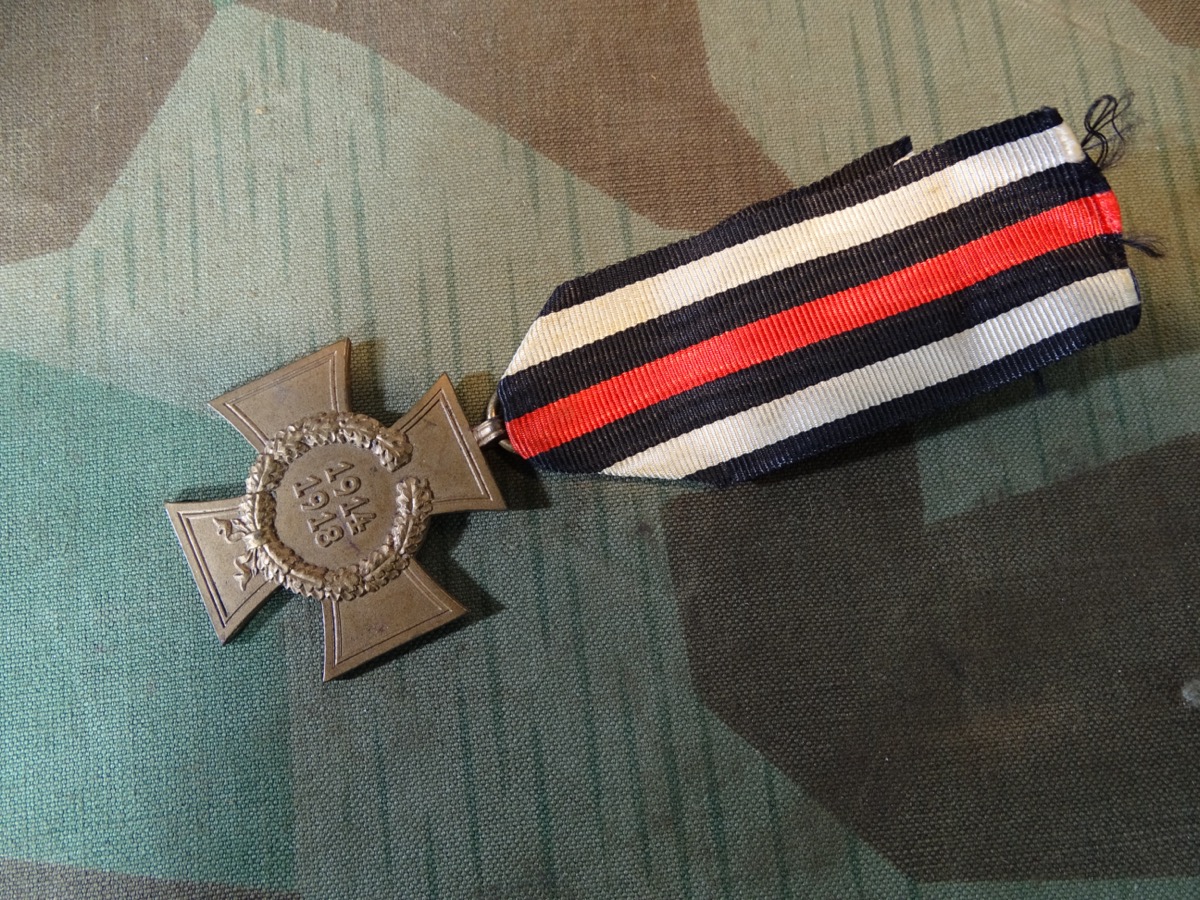 Ehrenkreuz für Kriegsteilnehmer 1914/ 1918  Hersteller HKM f.- Heinrich Kissing Menden