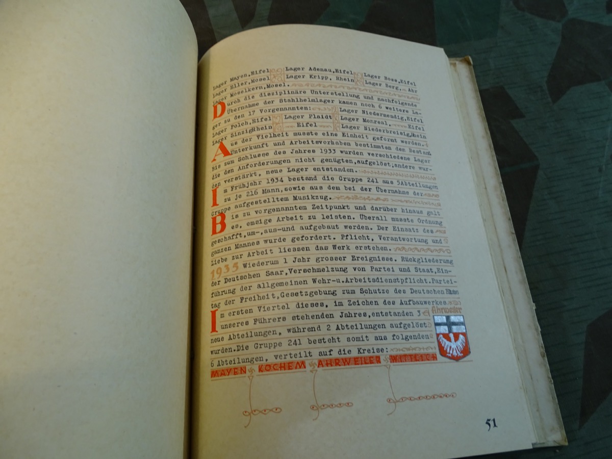 Gau Chronik über die Anfänge des Arbeitsgaues XXIV Mittelrhein. Seltenes und aufwendig gestalltetes Buch-