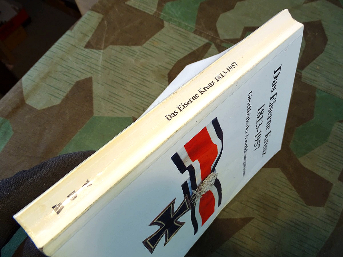VDM Sonderausgabe, Das Eiserne Kreuz 1813-1957, Geschichte des Auszeichnungswesens