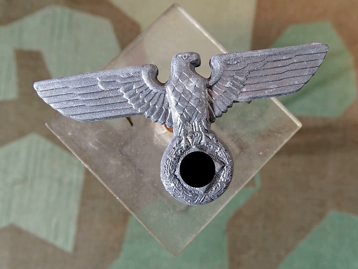 Mützenadler für Parteiorganisationen RZM M 1/58 , ( SA, NSDAP, HJ Führer etc. )Feinzink, versilbert