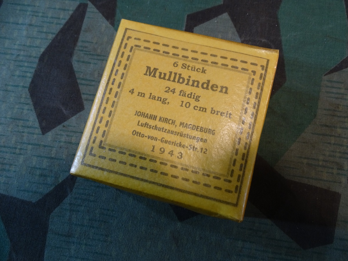 Luftschutz : Verpackung mit 6 Mullbinden, 4 m, 10 cm Breit,  24- fädig 1943