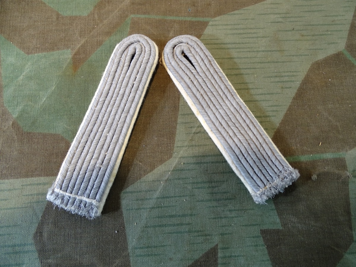 Paar matte Schulterklappen Leutnant Wehrmacht Heer Infanterie, zum einnähen