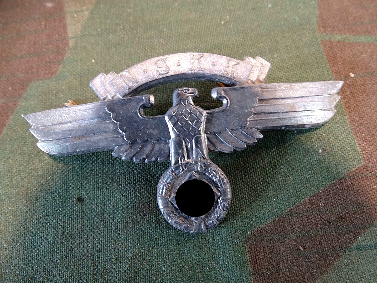 NSKK Schirmmützenadler 2. Modell, Feinzink, hohlgeprägt "M1/52 RZM"