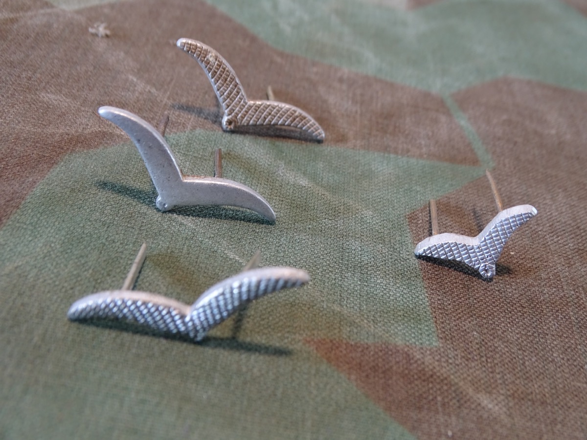 4 verschiedene Rang Schwingen Luftwaffe für Kragenspiegel u.Ä. , 1 sehr kleine Schwinge dabei
