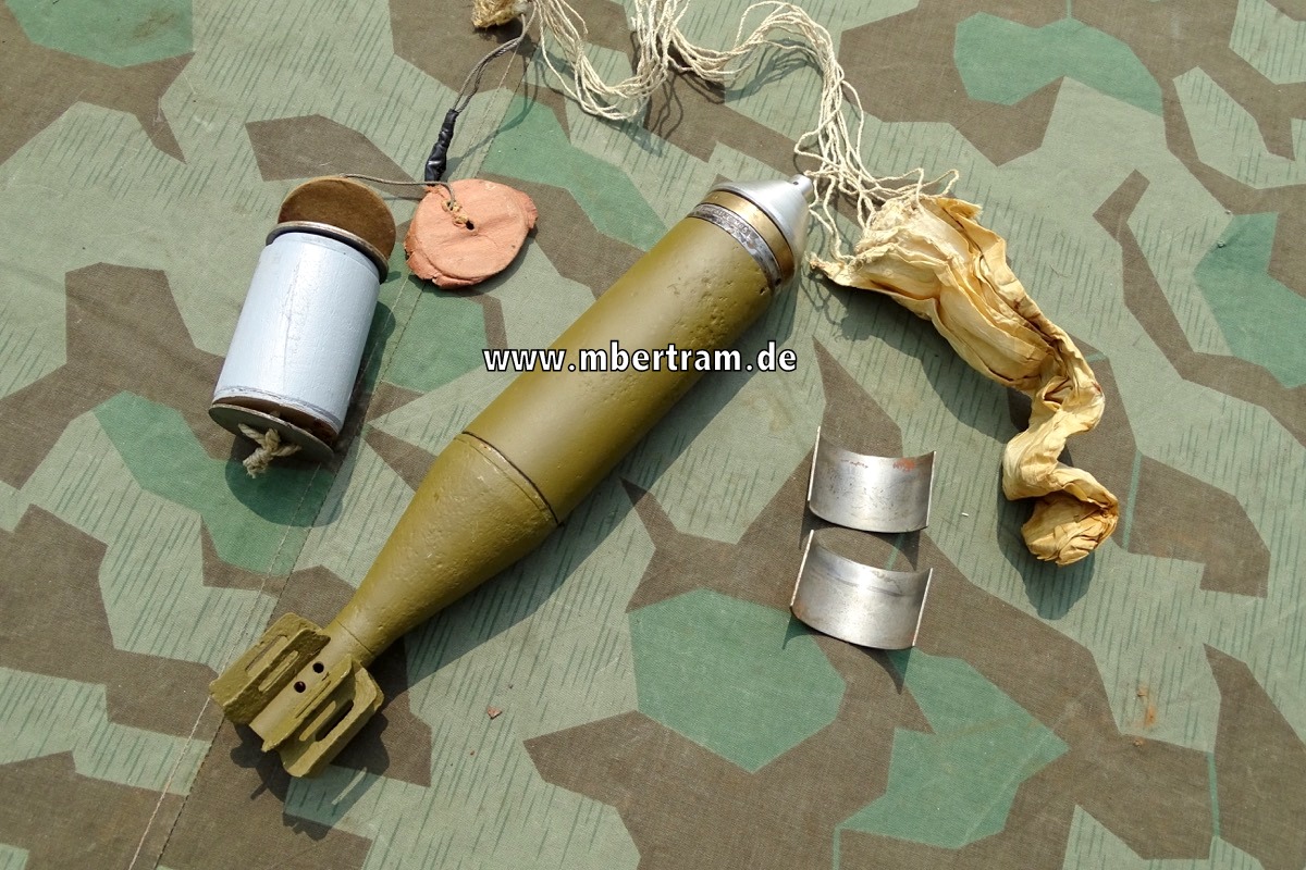 US 60 mm Werfer Leucht Fallschirm Granate M 83, mit Innenlebern und Fallschirm !!