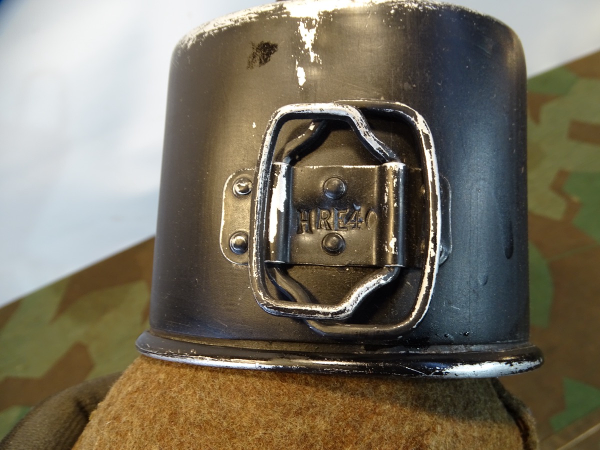 Wehrmacht, frühe Alu Feldflasche mit schwarzem Alu Trinkbecher , nrgl. " HRE 40" 