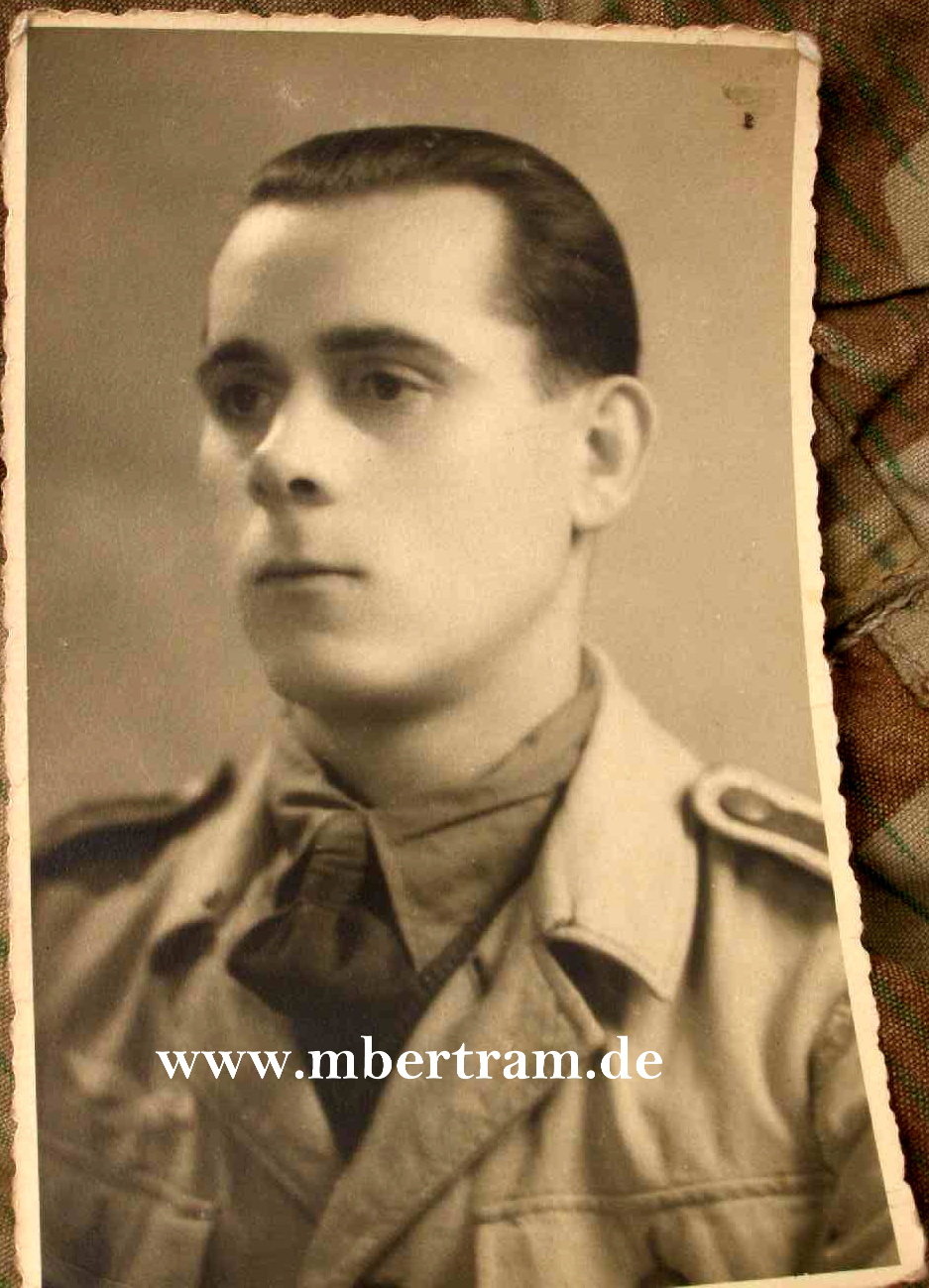 Portrait Foto - Luftwaffen Feldwebel mit Tropenuniform
