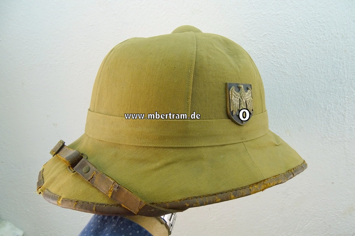 Kriegsmarine Afrikakorps Tropenhelm, Korkausführung, grünes Futter, goldener Adler