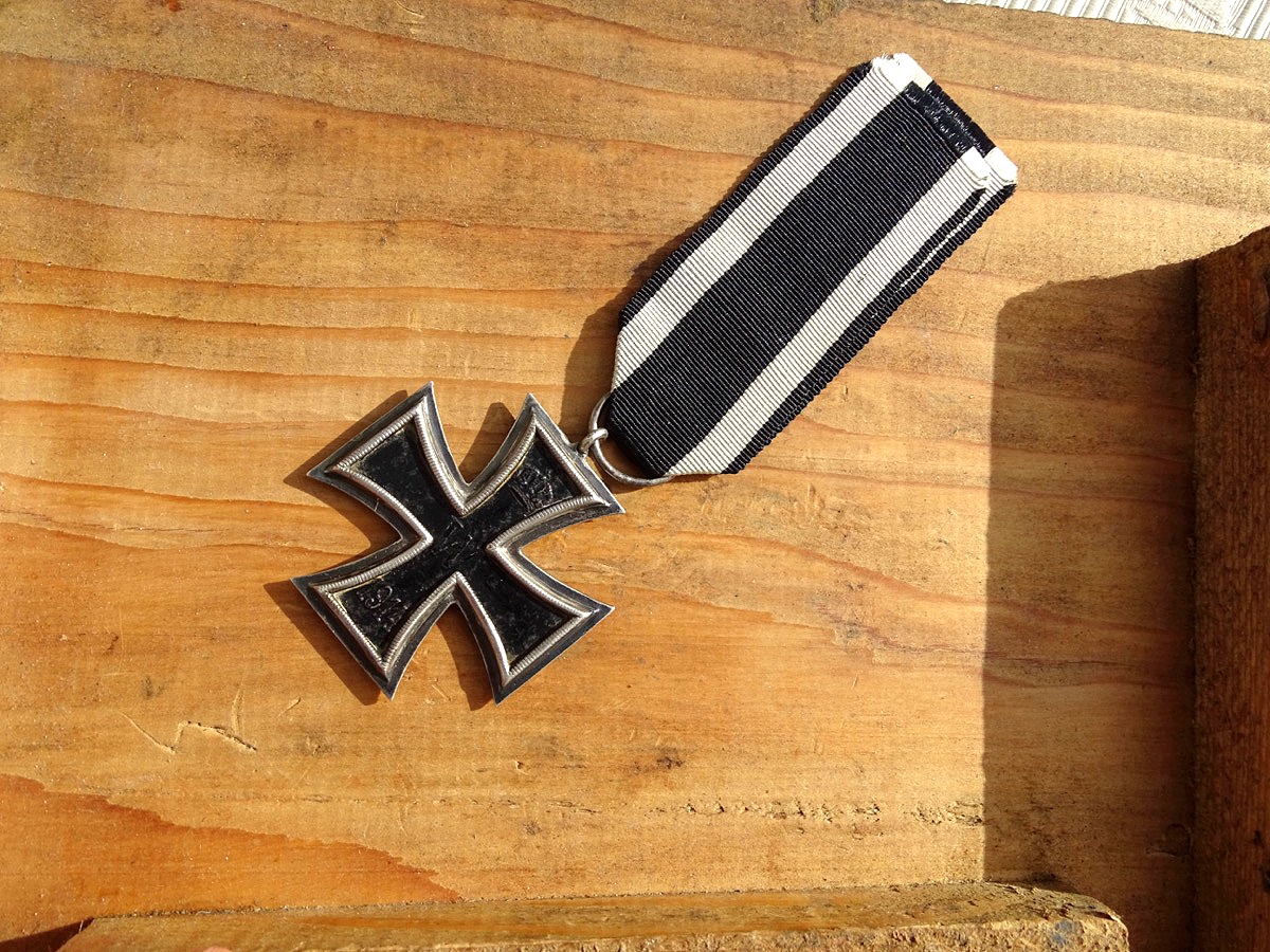 Eisernes Kreuz 2. Klasse 1914 mit vorl. Urkunde Füsselier Rgt. 88, mit Philipp Rechnung, Herstellermarke KO