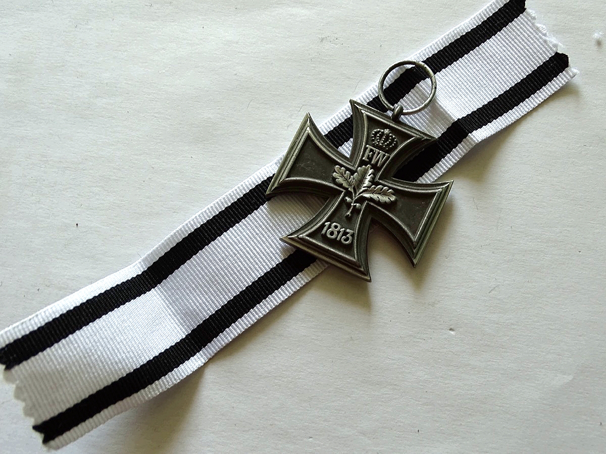 Replik : Eisernes Kreuz 2. Klasse 1813 am Nichtkämpfer Band