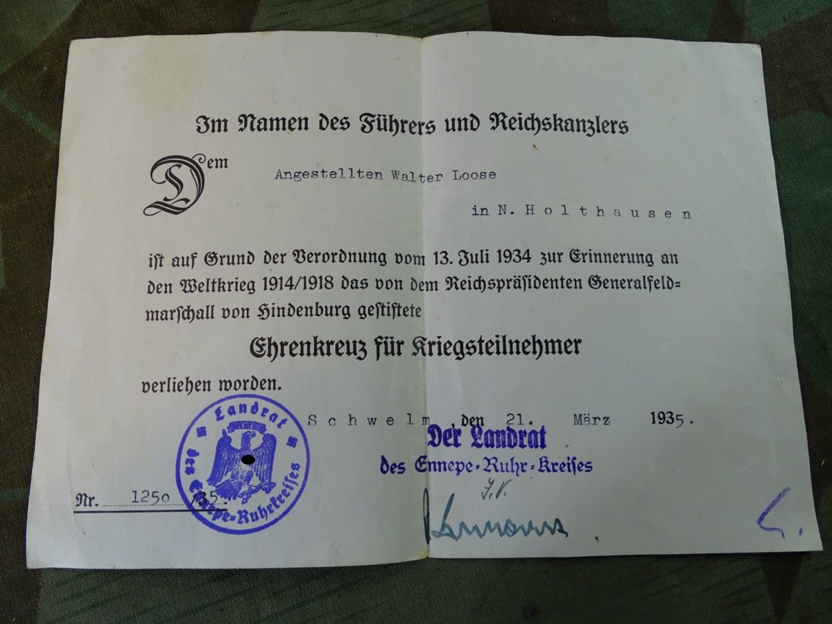 2 Wehrpässe 1. u 2. Weltkrieg mit 2 Hüllen u. Urkunde Ehrenkreuz f. Frontkämpfer 2 Wehrpässe 1. u 2. Weltkrieg mit 2 Hüllen u. Urkunde Ehrenkreuz f. Frontkämpfer