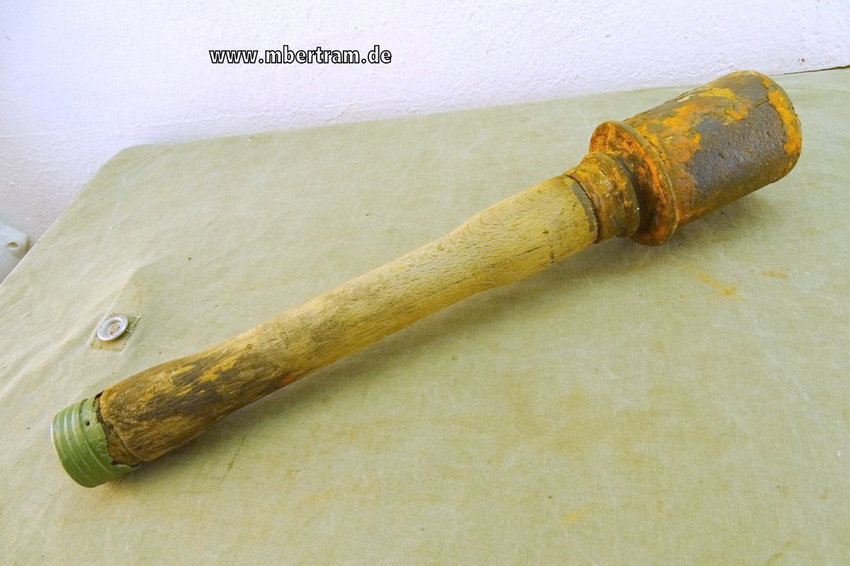Wehrmacht / Waffen SS:  Bastlerstück Stielhandgranate M 24, Originalteile