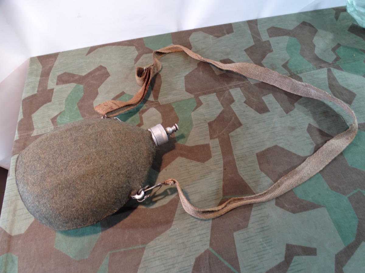 2. Weltkrieg, italienische. Feldflasche, getragenes Original 2. Weltkrieg, italienische. Feldflasche, getragenes Original