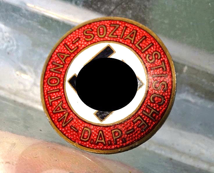 NSDAP Parteiabzeichen, Buntmetall, emailliert, RZM M1/72