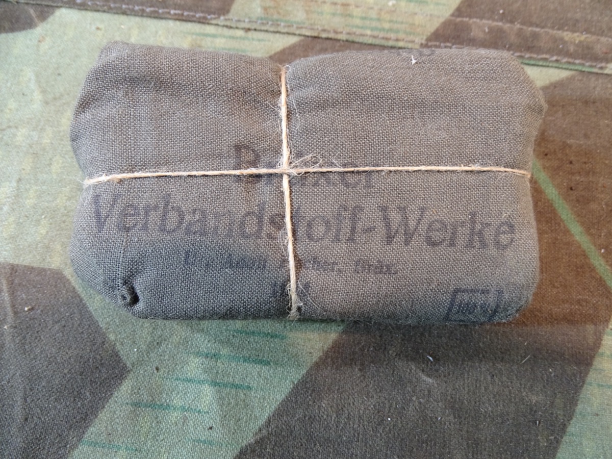 Großes Verbandpäckchen der Wehrmacht, 1944, "Brüxer Verbandstoff Werke"