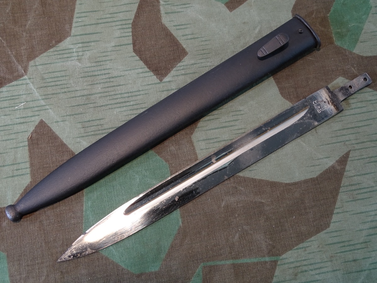 Bajonettklinge mit Scheide zum Ausgeh Seitengewehr KS 98 der Wehrmacht, Original Eickhorn 