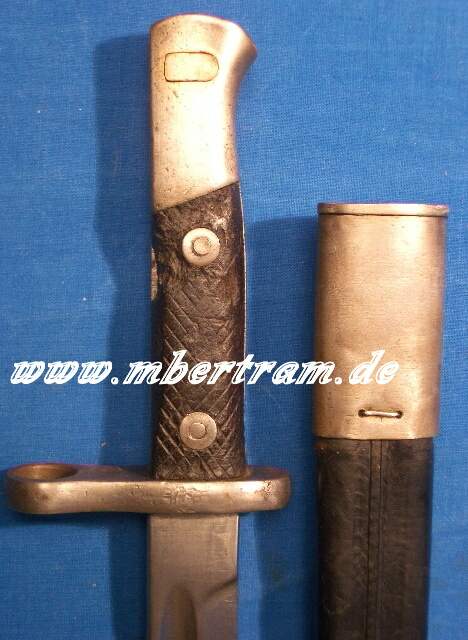 Langes Spanisches Bajonett Holzgriffschalen, Lederscheide