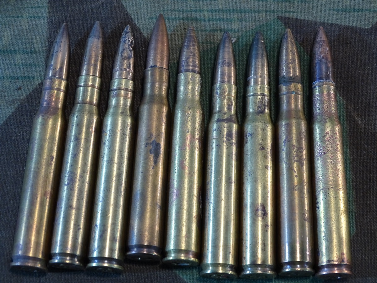 9 Stück US Deko Patronen 2. Weltkrieg, cal. 30-06, alle von 1943, verschiedene Hersteller. 