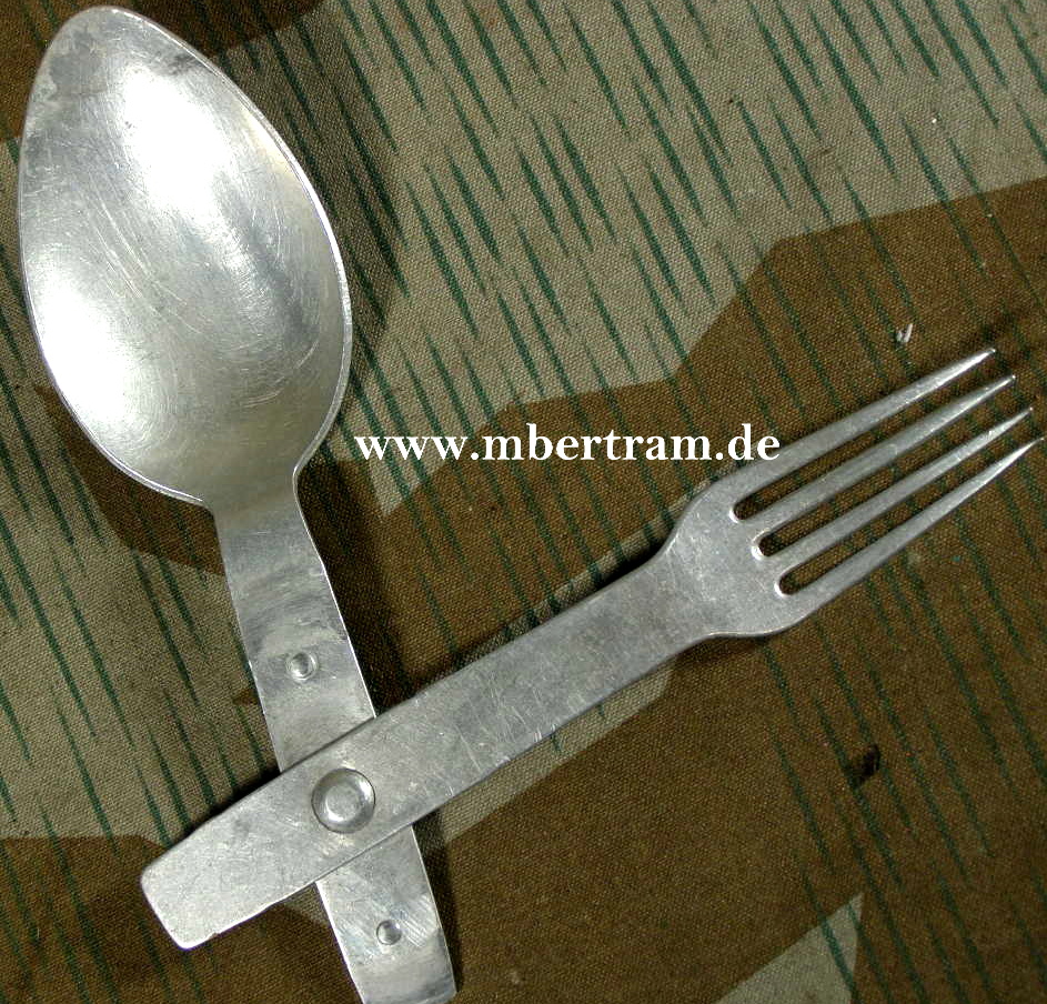 Klassisches Wehrmachts Feld Essbesteck, klappbar, HHL 1939