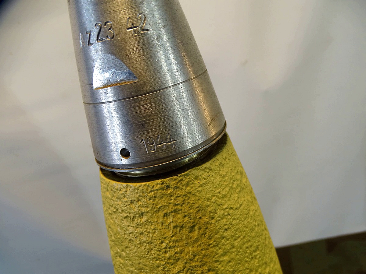 10,5 cm Spreng Granate für Feldhaubitze LFH 18 mit AZ 23 Übungszünder. 