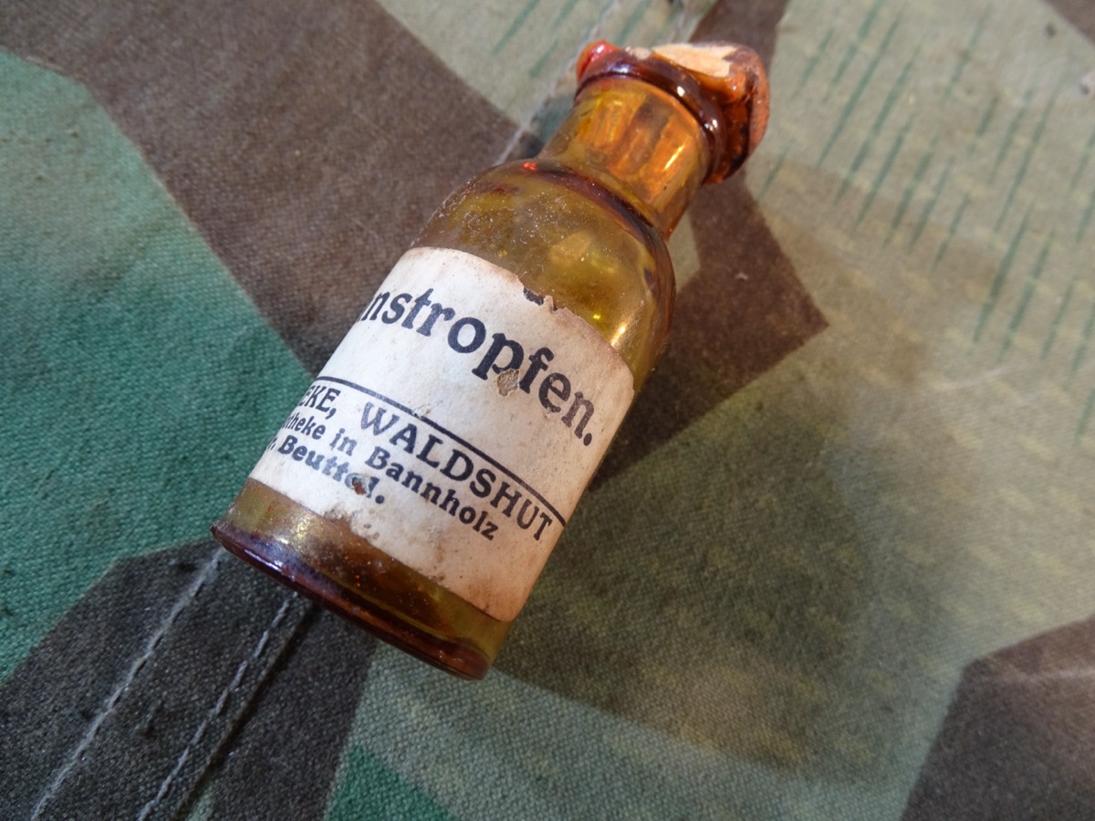 Hoffmannstropfen, Luftschutz und Sanitätsmaterial. 