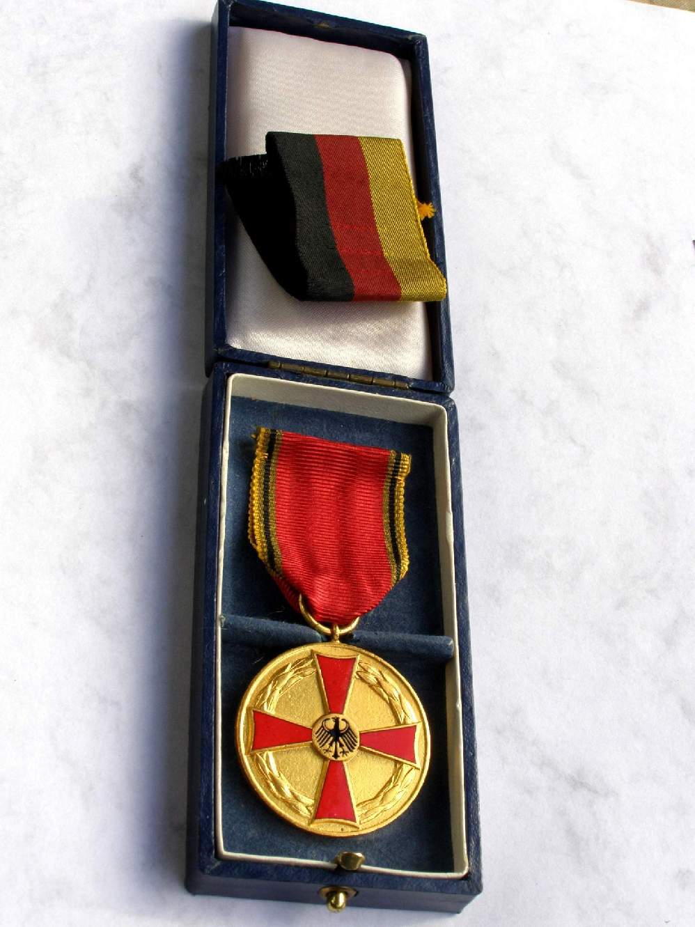 BRD - Bundesverdienstmedaille, Band, Verleihungsetui, S&amp;L