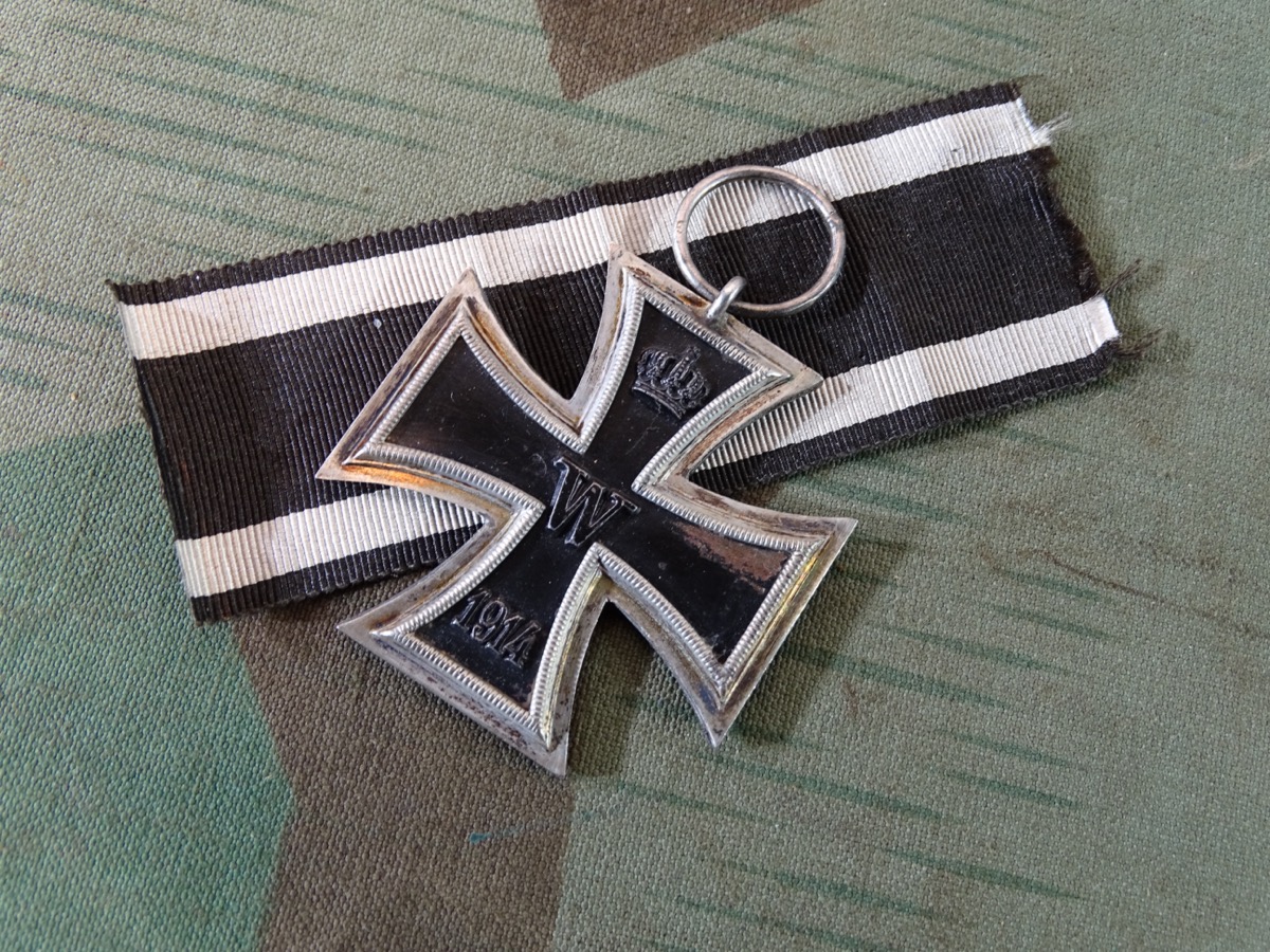 Eisernes Kreuz 2. Klasse 1914, Eisenkern größtenteils geschwärzt, Ring mit Hersteller Marke B