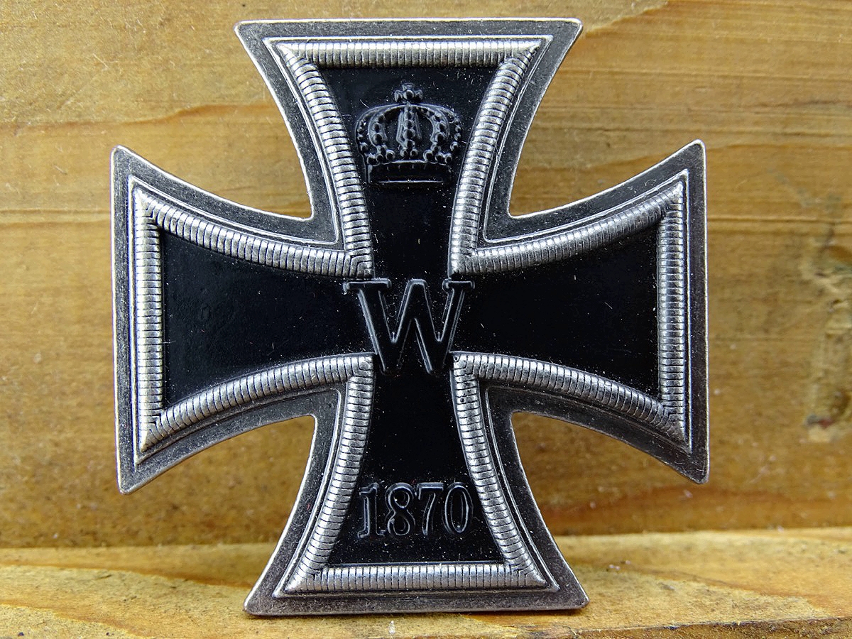 Replik: Eisernes Kreuz 1. Klasse 1870 mit schöner dunkler Patina, Herstellermarke Godet Berlin