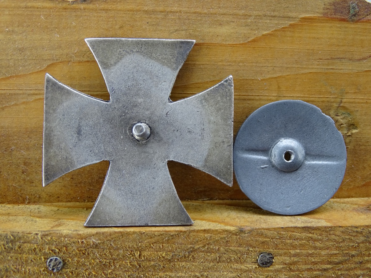 Replik: Eisernes Kreuz 1. Klasse 1939 mit Schraubscheibe in Etui. Mit schöner dunkler Patina
