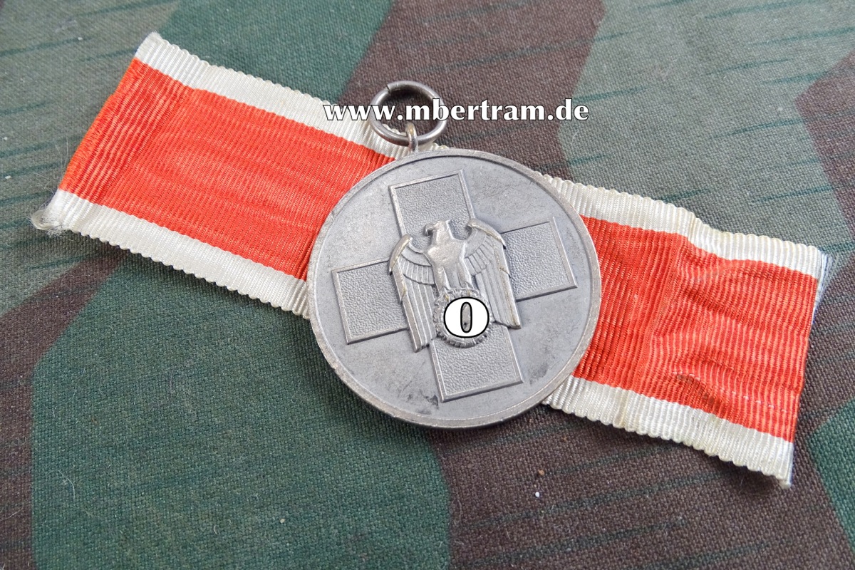 Medaille für Deutsche Volkspflege , Buntmetall versilbert, am Band